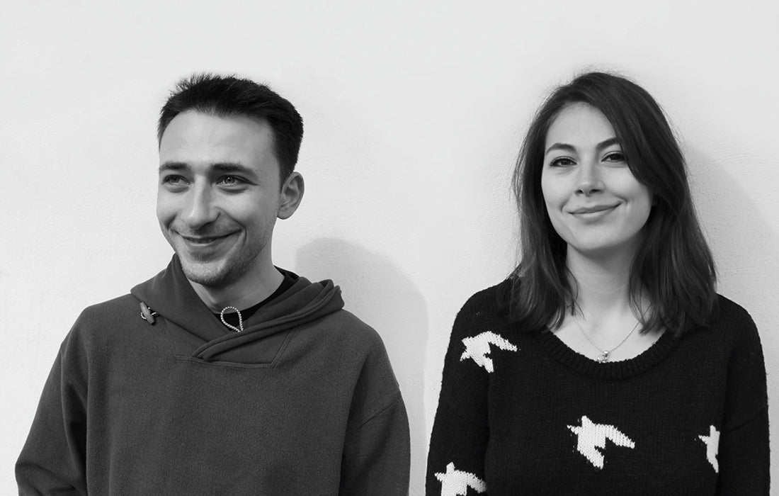 Sort-hvid portræt af designerne Mira Ene og Codrin Stanciulescu, grundlæggere af 201 Design Studio.
