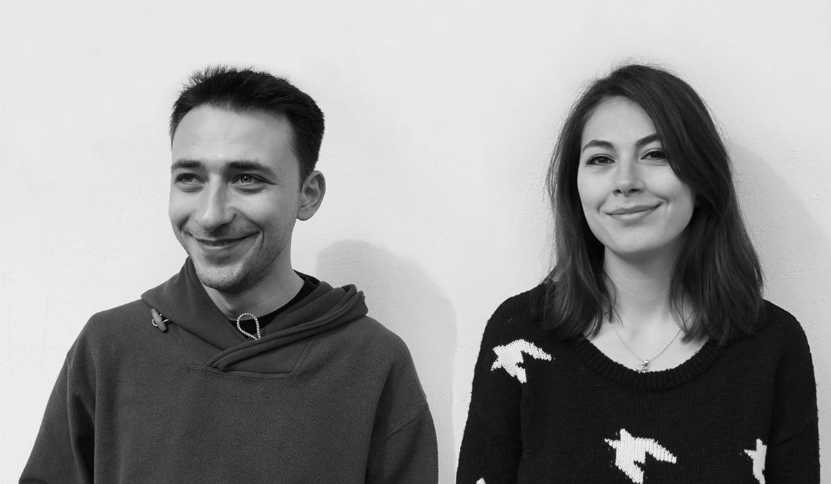 Sort-hvid portræt af designerne Mira Ene og Codrin Stanciulescu, grundlæggere af 201 Design Studio.