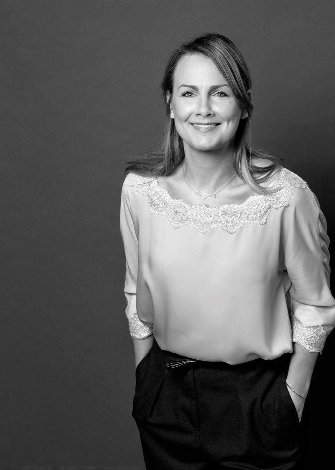 Sort-hvid portræt af designer Agnes Morguet.