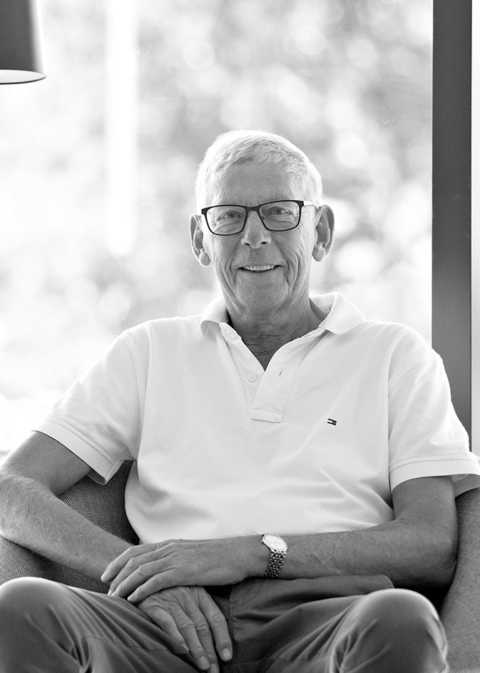 Sort-hvid portræt af designer Benny Frandsen.