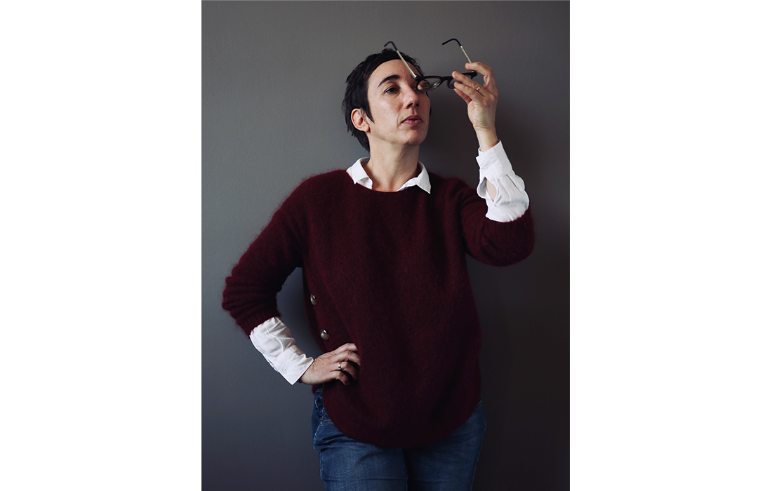 Portræt af designer Elisabeth Hertzfelt.