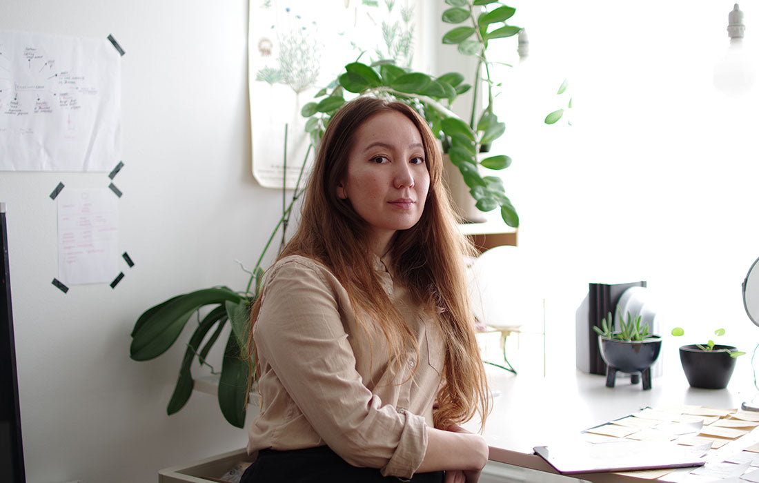 Portræt af designer Ella Shegai.