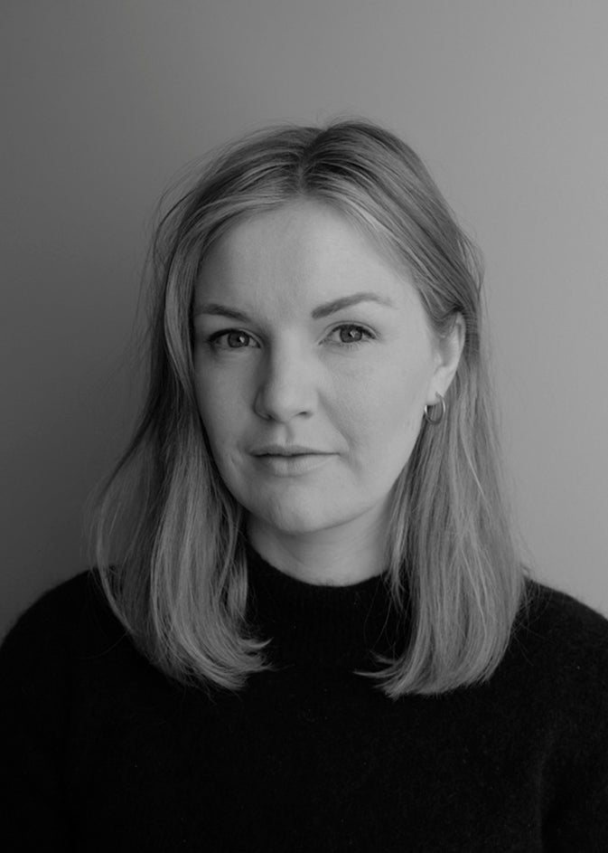 Sort-hvid portræt af designer Emilie Stahl Carlsen.