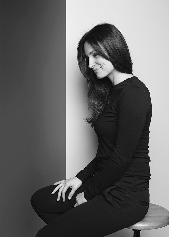 Sort-hvid portræt af designer Hanne Willmann.