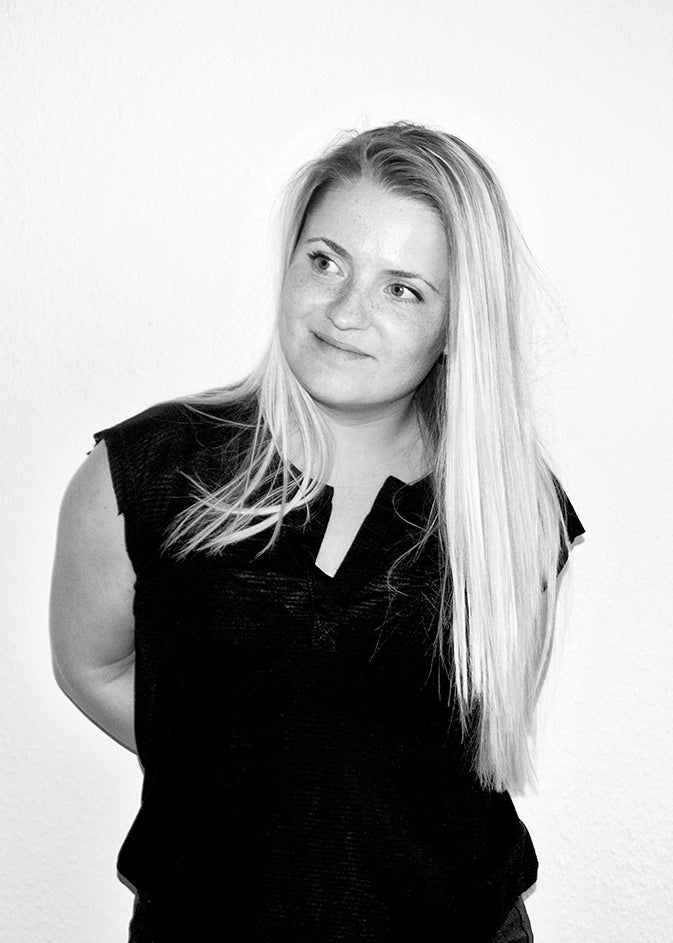 Sort-hvid portræt af designer Jeanette Holdgaard.