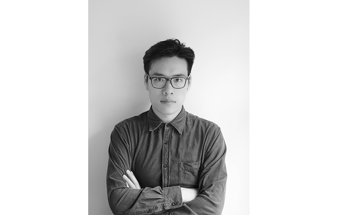 Sort-hvid portræt af designer Mario Tsai.