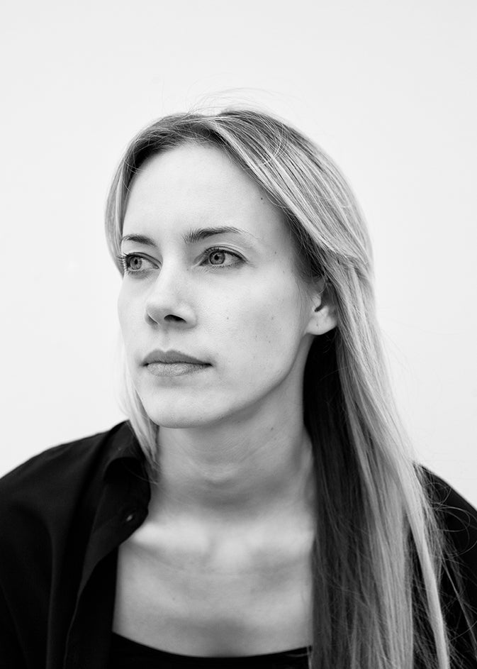 Sort-hvid portræt af designer Meike Harde.