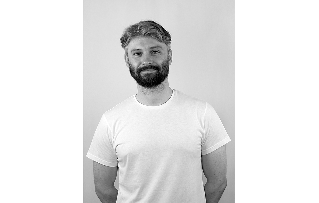 Sort-hvid portræt af designer Oleg Pugachev