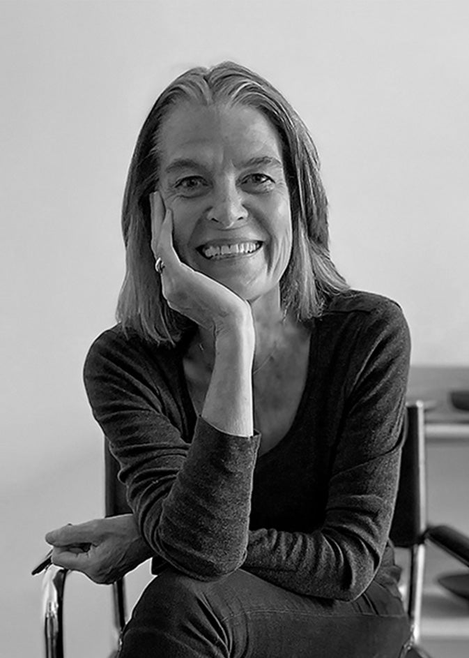 Sort-hvid portræt af designer Rachael Heritage.