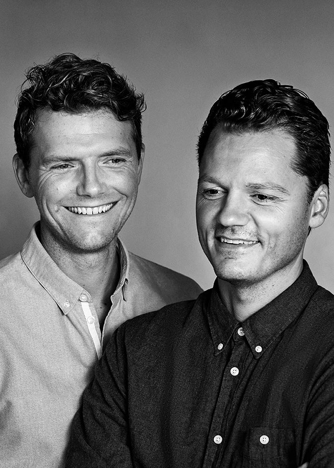 Sort-hvid portræt af designerne Kasper Meldgaard og Nikolaj Duve, grundlæggere af designstudiet Says Who.