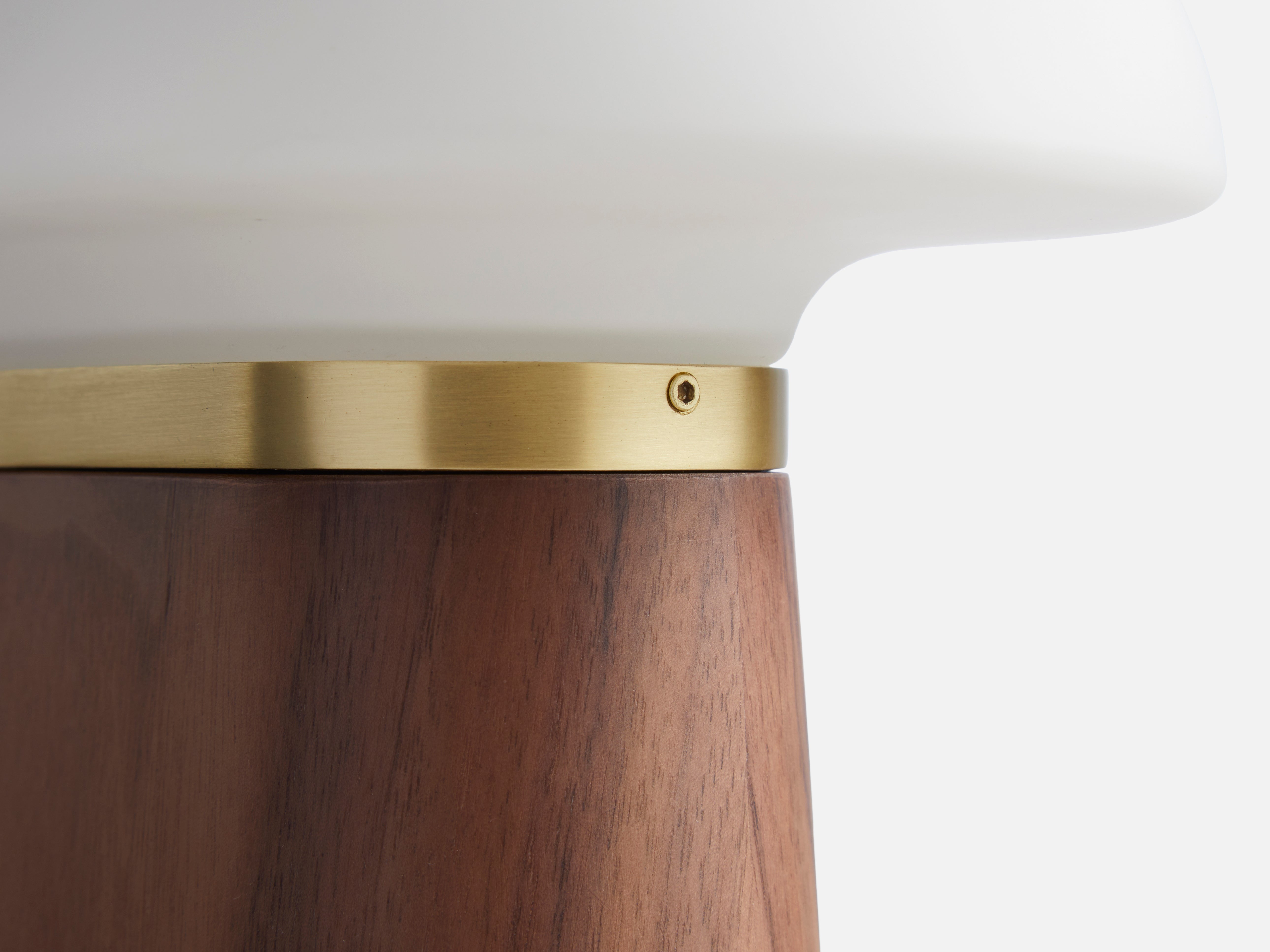 Nova Bordlampe - Valnød