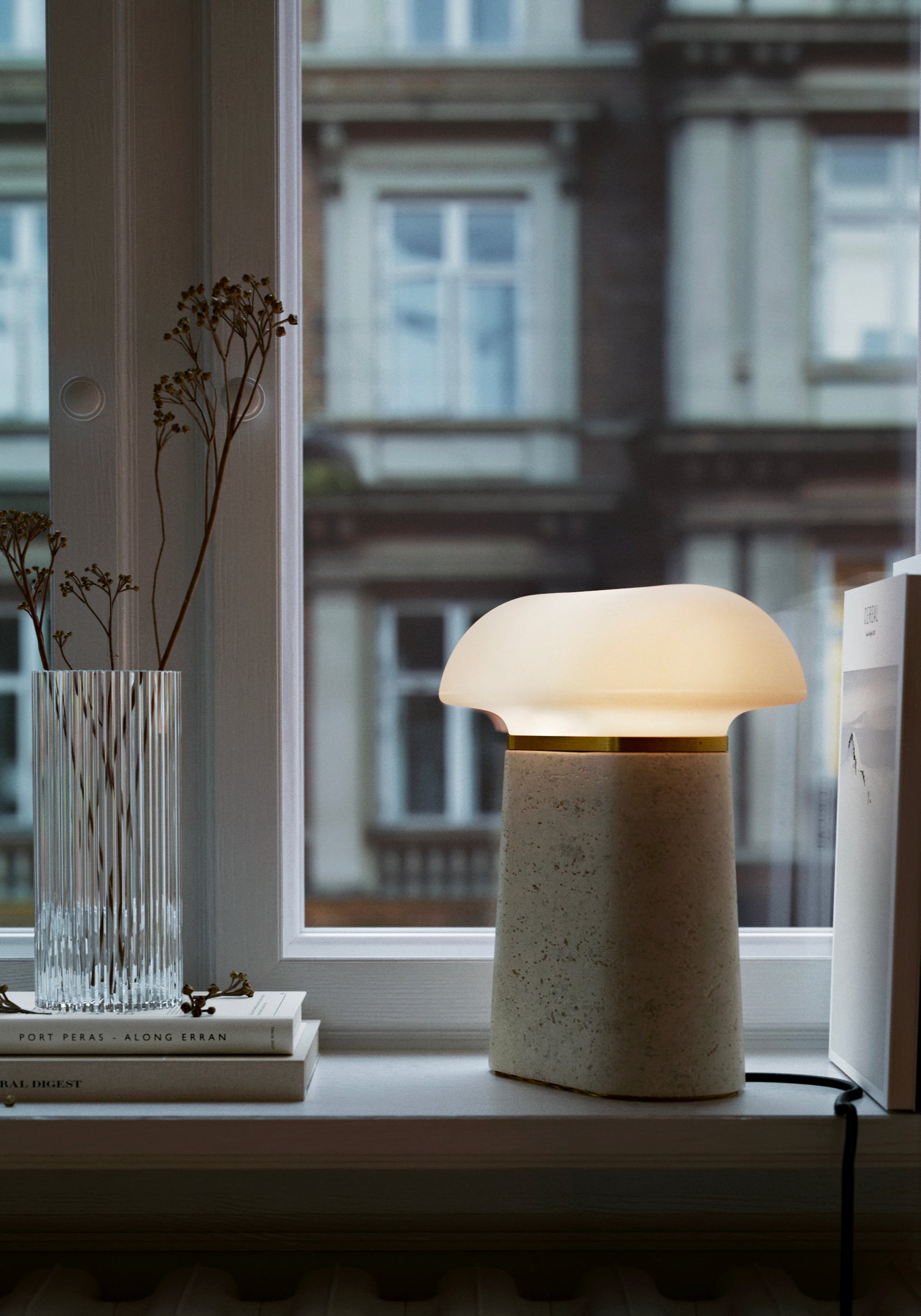 Nova Bordlampe - Travertin